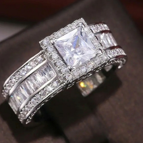925 Silver Ring Brilliant Halo Engagement Square Round 9 Sparkly Cocktail New - Picture 1 of 16